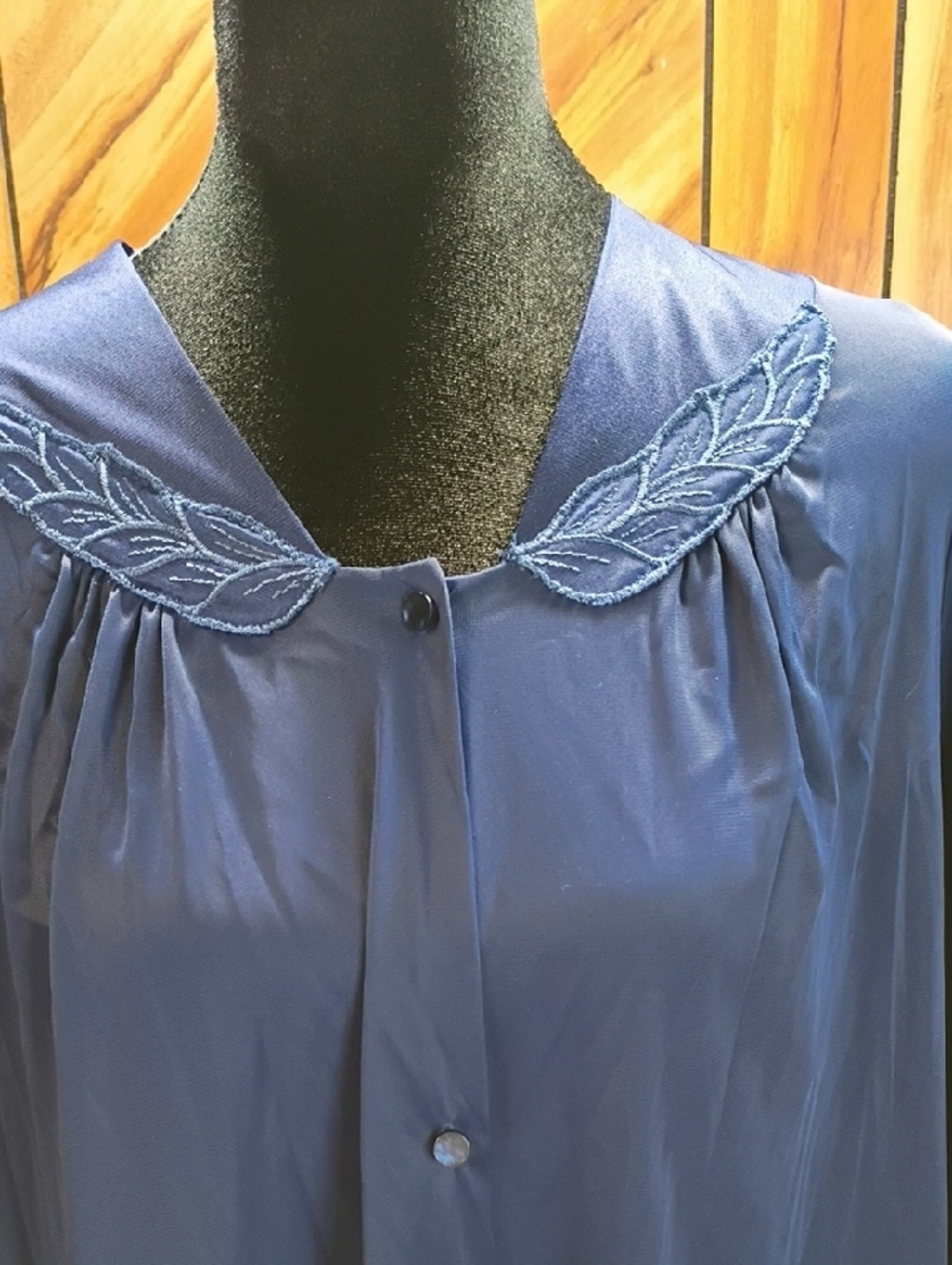 Vintage 70's Vassarette Navy Button-Front Nightgown Robe  Embroidered Collar L - Picture 4 of 9
